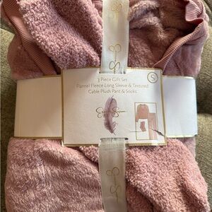Jessica Simpson Adult Pink Flannel Fleece Gift Set